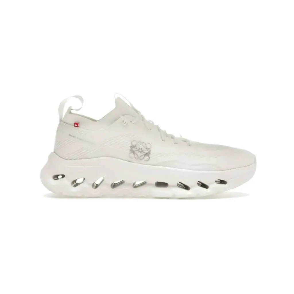 On & LOEWE  Cloudmonster. 
