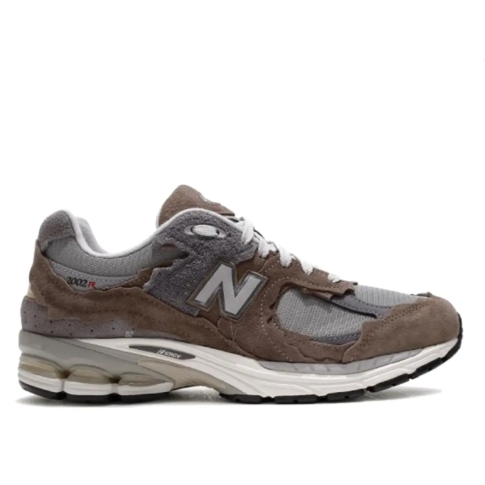 NEW BALANCE 2002r 